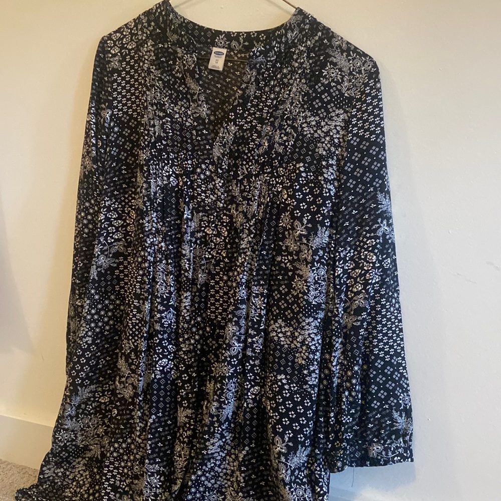 Short dress with long sleeves